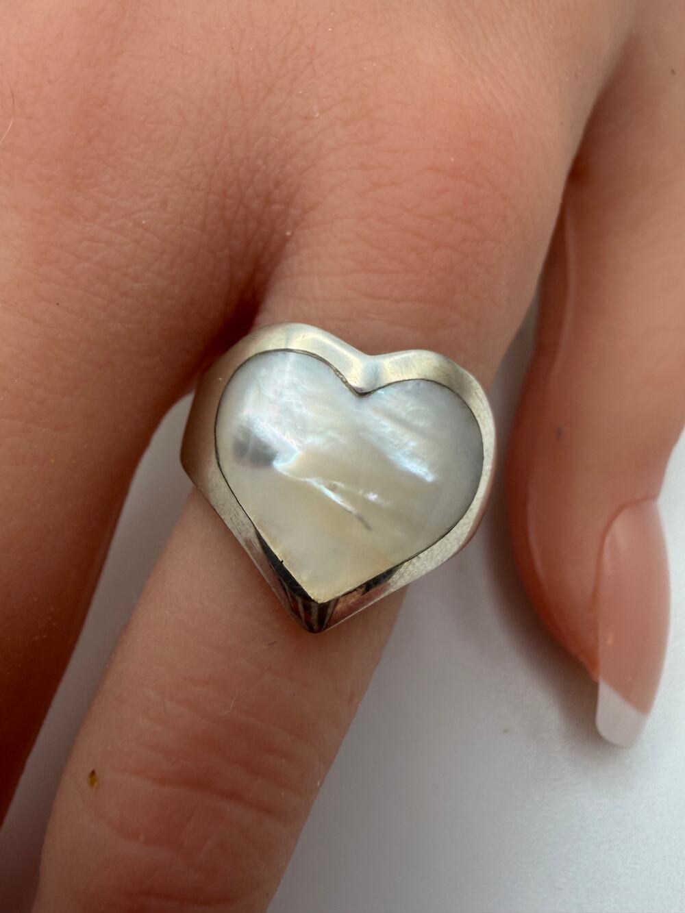 Womens Sterling Silver Mother of Pearl Heart Ring Size 8